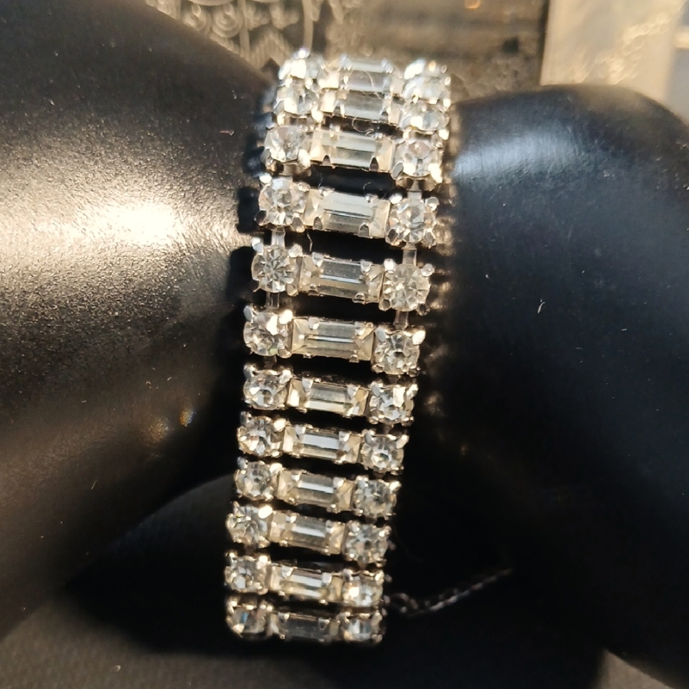 Glamorous Sparkling Rhinestone Bracelet